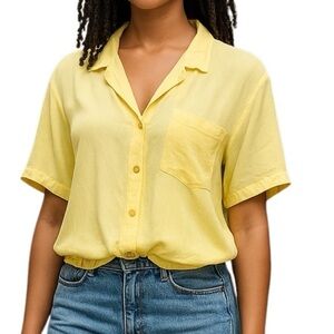 Aritzia Wilfred Free Button-Up  Short Sleeve Top Yellow